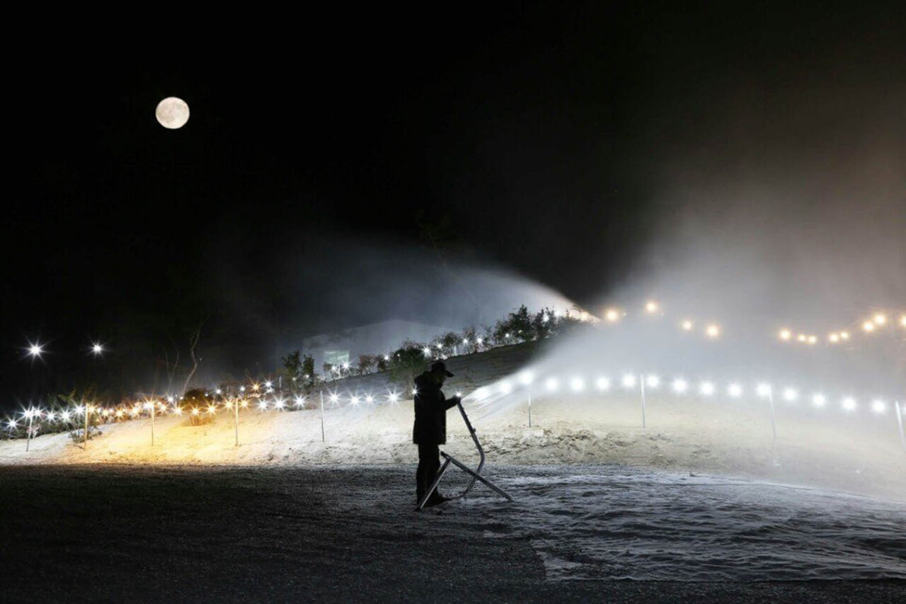 SG7 night time snowmaking in Korea